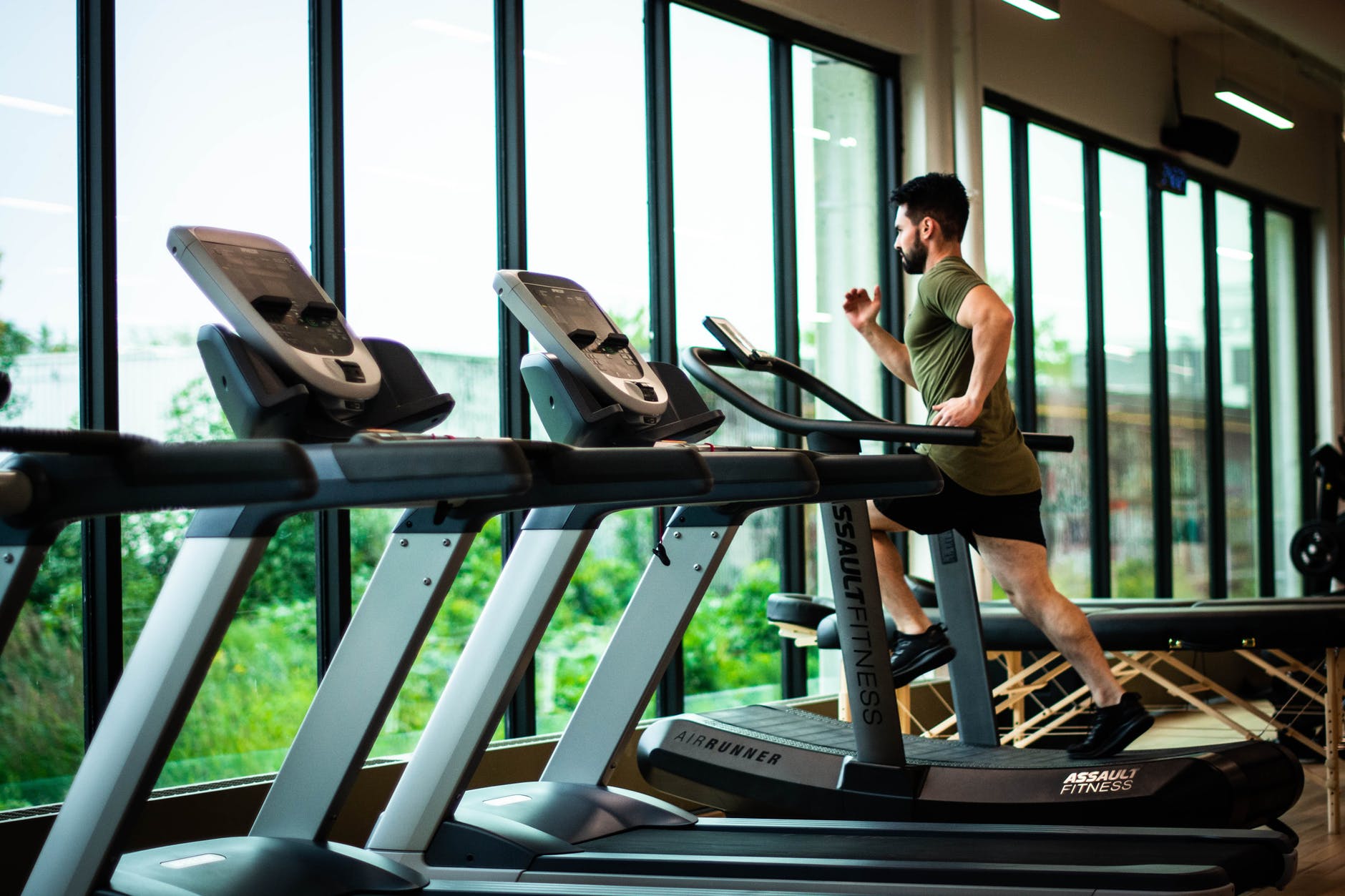 20-minute-interval-training-on-treadmill-for-beginners-athleteism